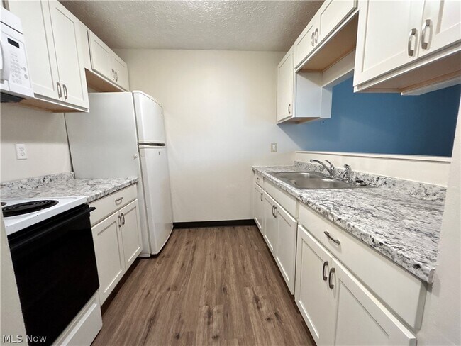 Building Photo - 623 Lovers Ln