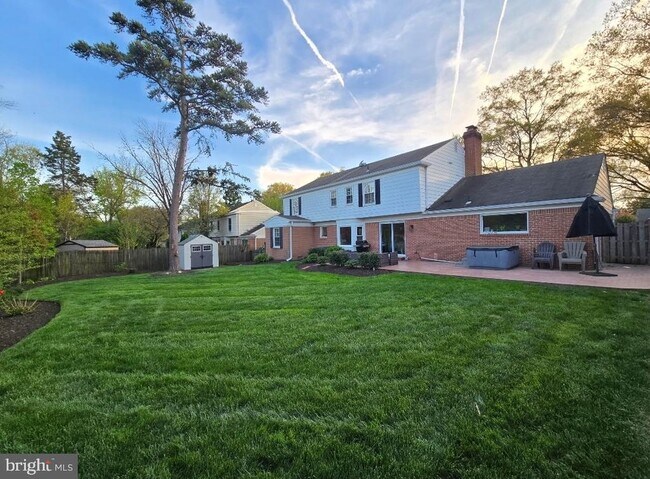 Building Photo - 909 St Stephens Rd