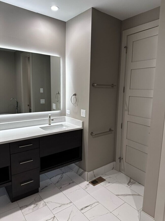 Building Photo - Black Bull Trail One Bedroom One Bathroom Space Available!