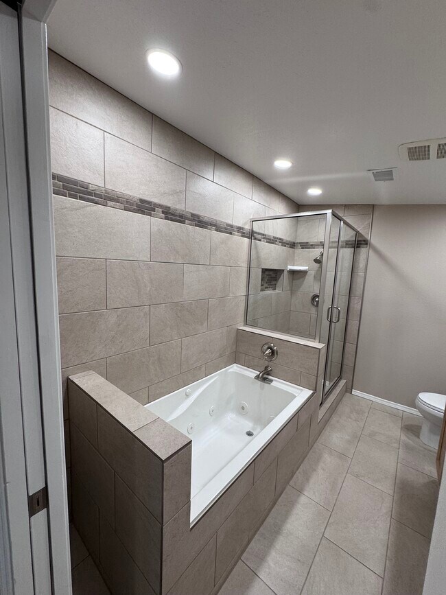 Building Photo - 11427 Angelina Pl NE