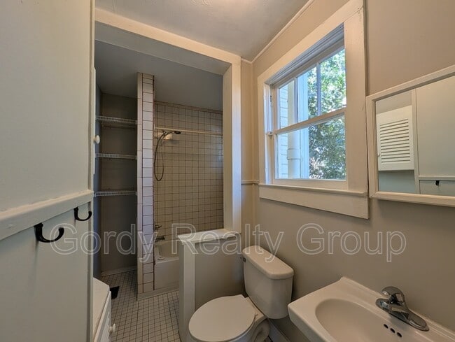 Building Photo - 2972 Dickson St