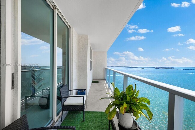 Building Photo - 1155 Brickell Bay Dr