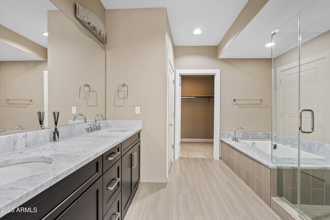 Building Photo - 4805 N Woodmere Fairway