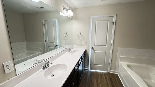 Building Photo - 330 James Hedrick Ct