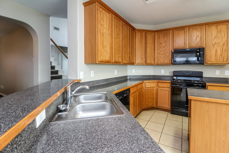 Building Photo - 1204 Seneca Pl