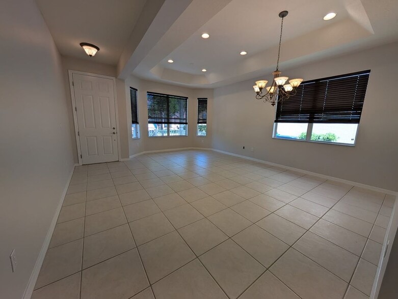 Building Photo - 14239 Lake Live Oak Dr