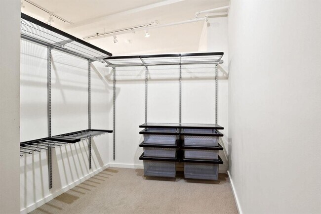 Building Photo - 915 Olive St