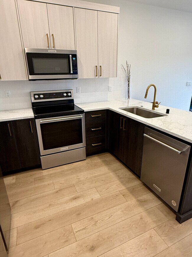 Building Photo - 4522 NE 59th Ave