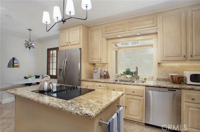 Building Photo - 26 La Verne Ave