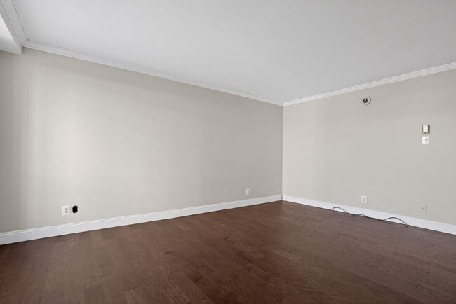 Building Photo - All-Inclusive Waterfront Living at Riverside Condo | $1 Month FREE Rent!