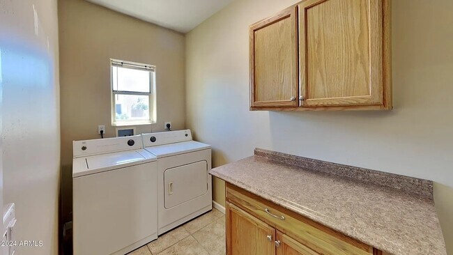 Building Photo - 3002 E Jeanette Ct