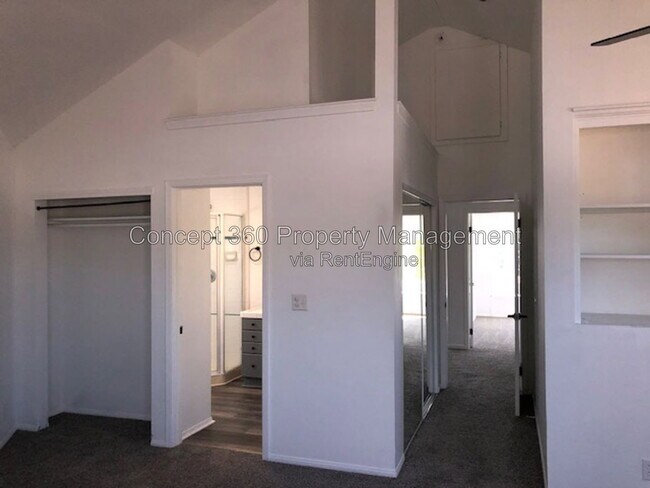 Building Photo - 4517 E Lavante St
