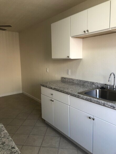 Building Photo - 514 S Gramercy Pl
