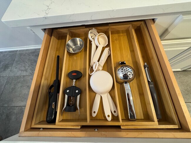 Building Photo - GATED COMMUNITY  |  STONE OAK  |  4 BEDROOMS + HUGE LOFT  |  SMALL LOFT/NURSERY/OFFICE/  |  EXCEL...