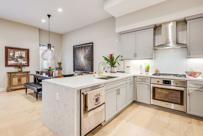 Building Photo - Newly build 3 bedroom South Redondo Townhome