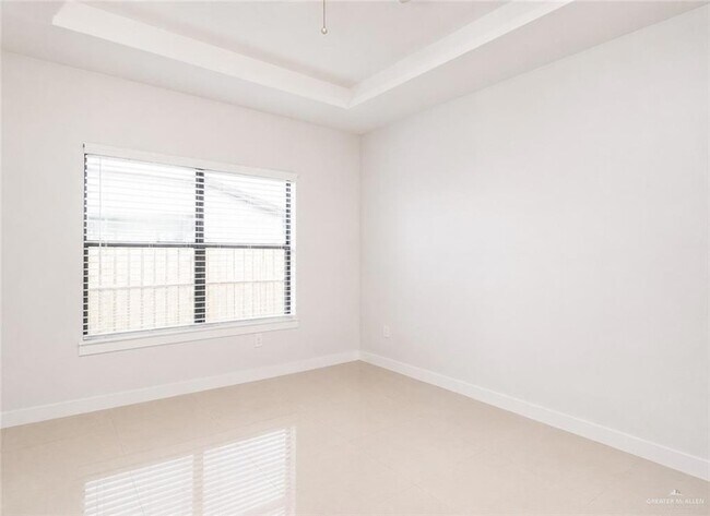 Building Photo - 1219 White Oak Dr