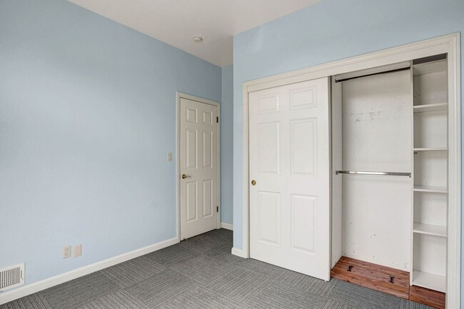 Building Photo - Spacious 4 bed, 2.5 Bath Home with Bonus Room and Pool in Palo Alto!
