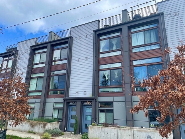 Building Photo - 4800 Stone Ave N