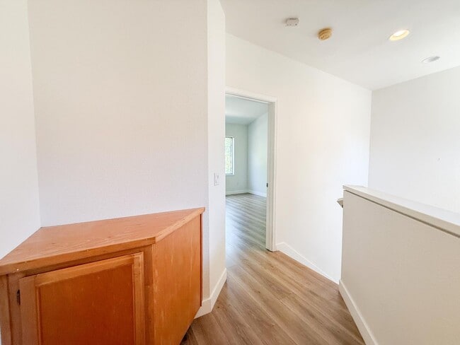 Building Photo - 2527 Baywood Way