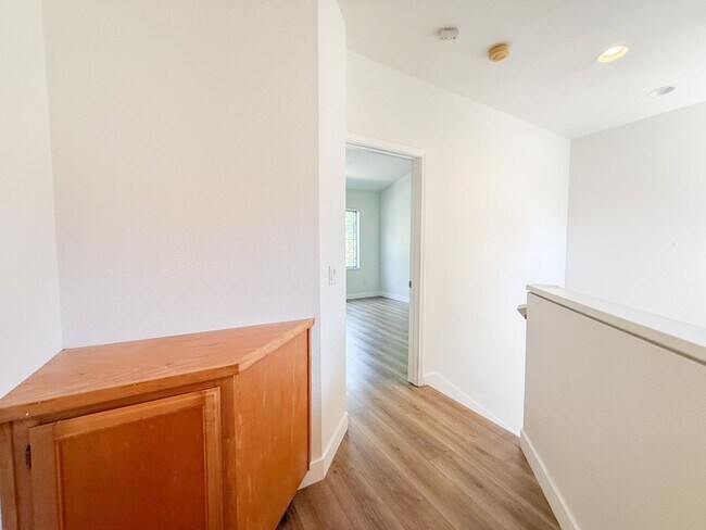 Building Photo - Richmond Marina Bay 3 Bed 3 Bath Townhome in Gated Bay Front Community