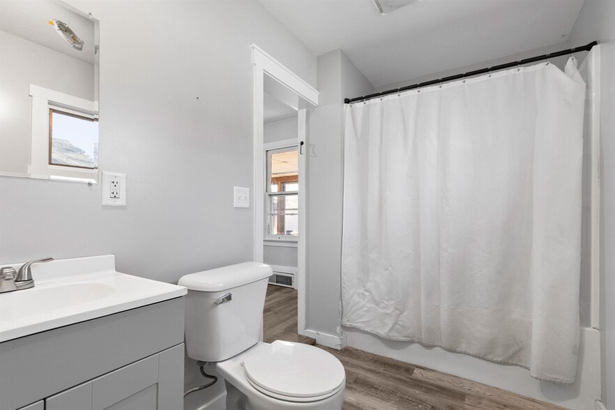 Bathroom - 713 Evans Ave