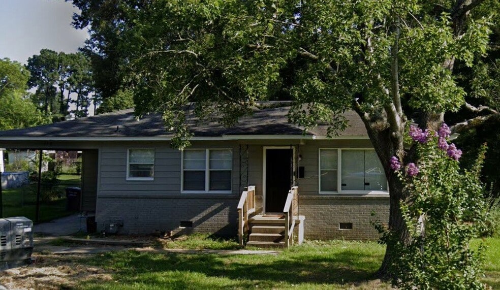 Building Photo - 713 Brewer St