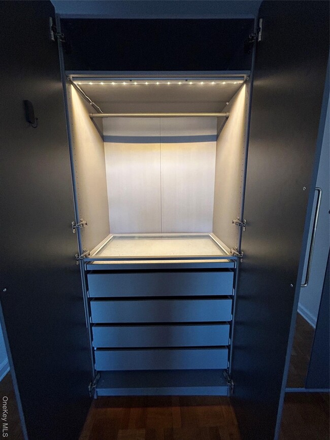 Building Photo - 210 Pelham Rd