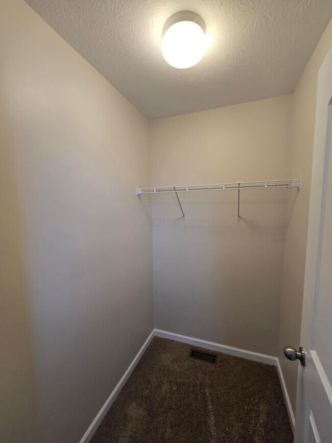 Building Photo - 140 Saddlebred Cir