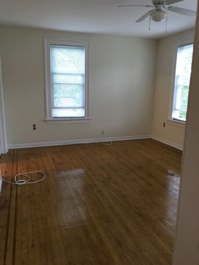 Building Photo - 142 Walnut St