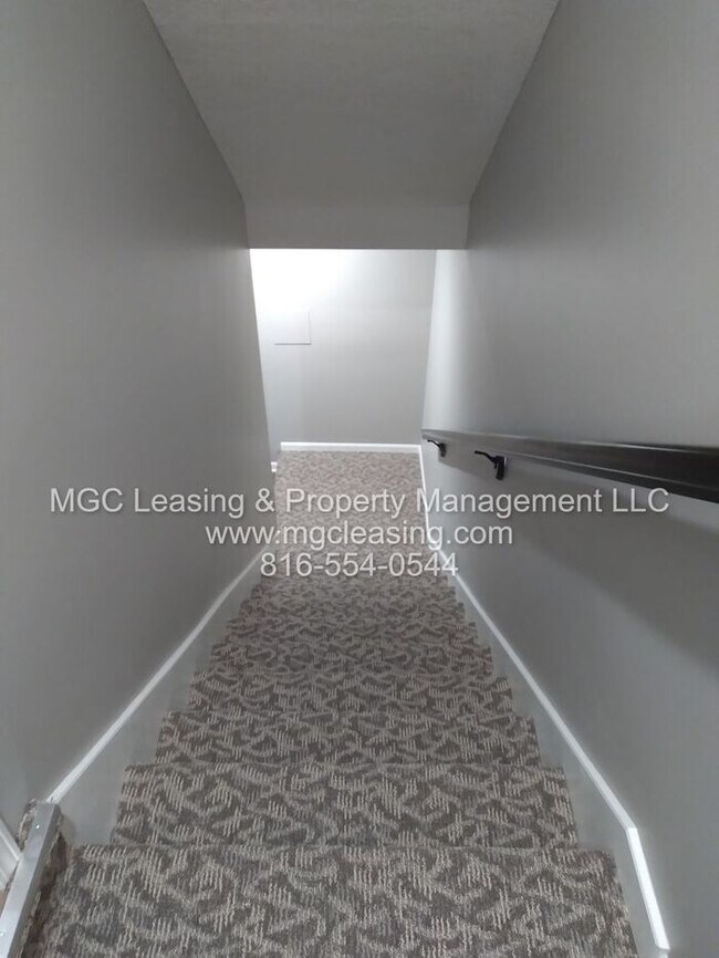 Building Photo - Beautiful Serrano Townhome with Walk-out Basement