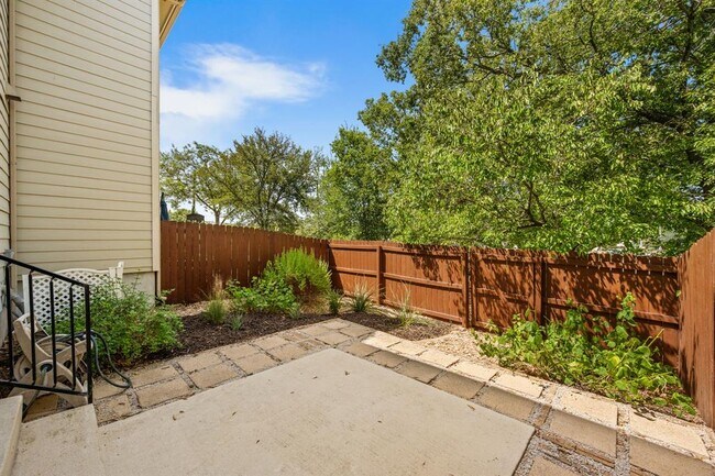 Building Photo - 512 Eberhart Ln