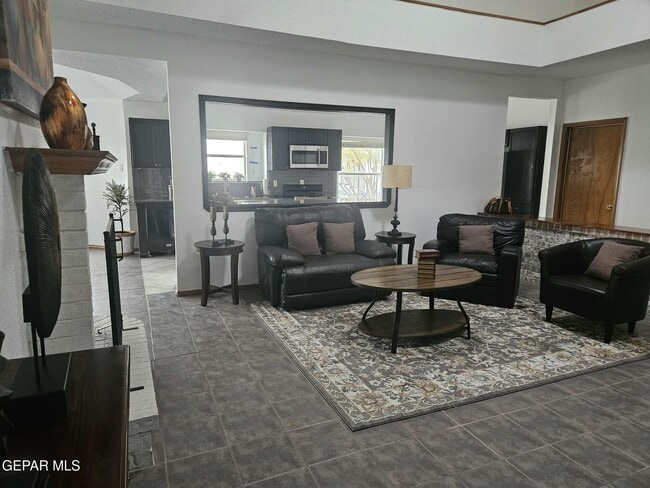 Building Photo - 5936 Oleaster Dr