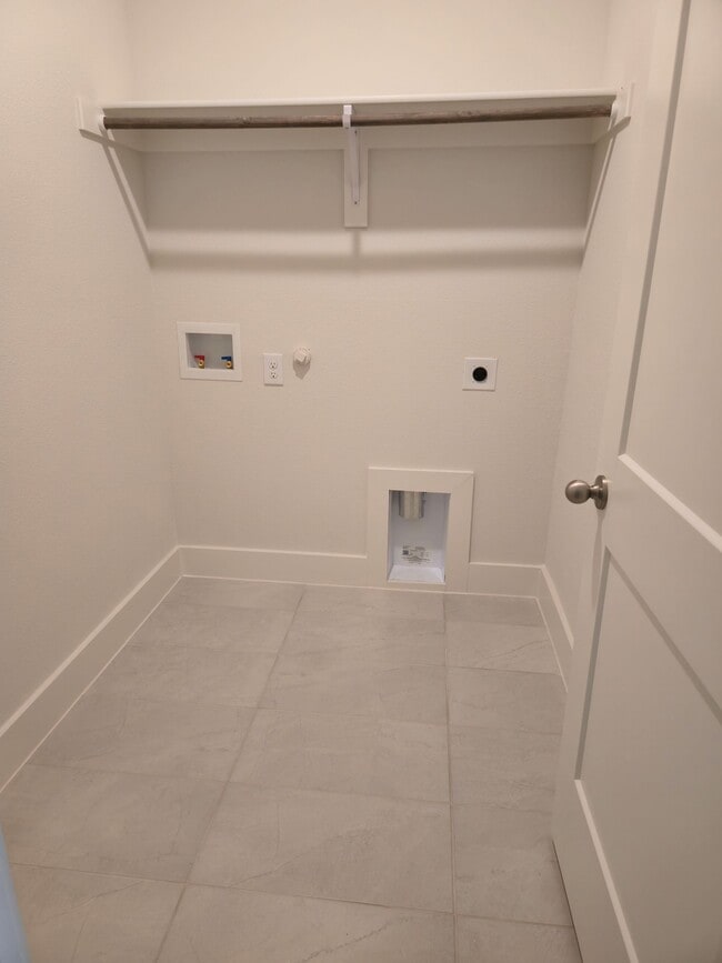 Building Photo - 808 Meadowcrest Dr