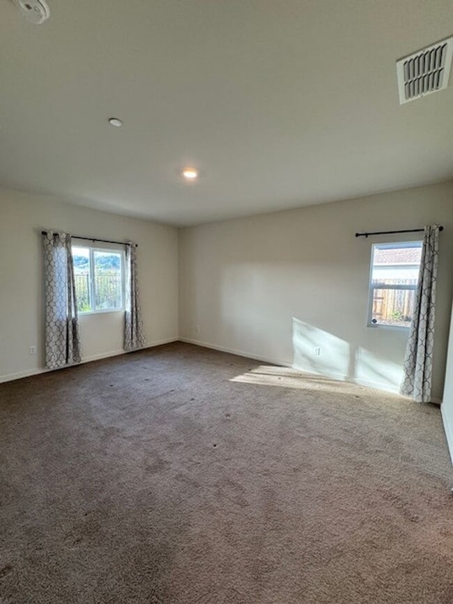 Building Photo - Beautiful 4-Bedroom Home in the Wyndham Es...