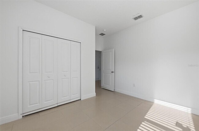 Building Photo - 304 Begonia Ct