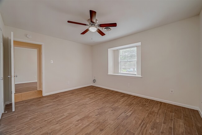 Building Photo - 5711 Braesvalley Dr