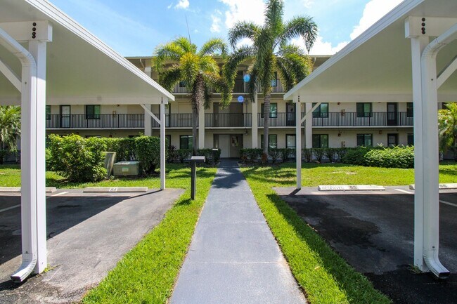 Building Photo - 5767 Deauville Cir
