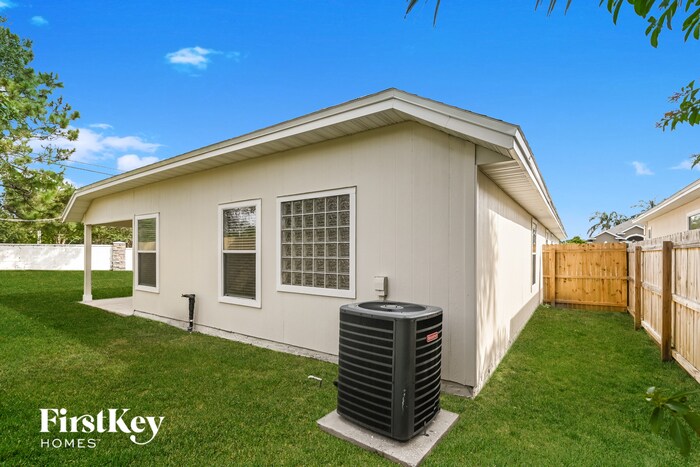 Building Photo - 12285 Gehrig Dr