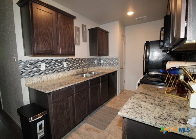 Building Photo - 539 Lost Trl