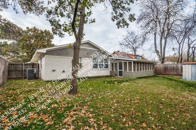 Building Photo - 518 Malden Dr