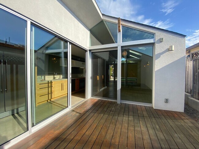 Building Photo - M340 - Miller