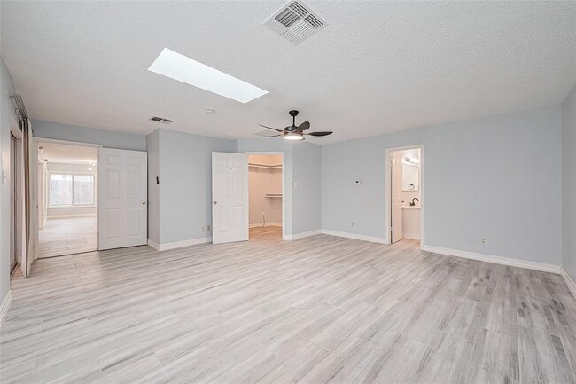 Building Photo - 2115 Streamcrest Ln