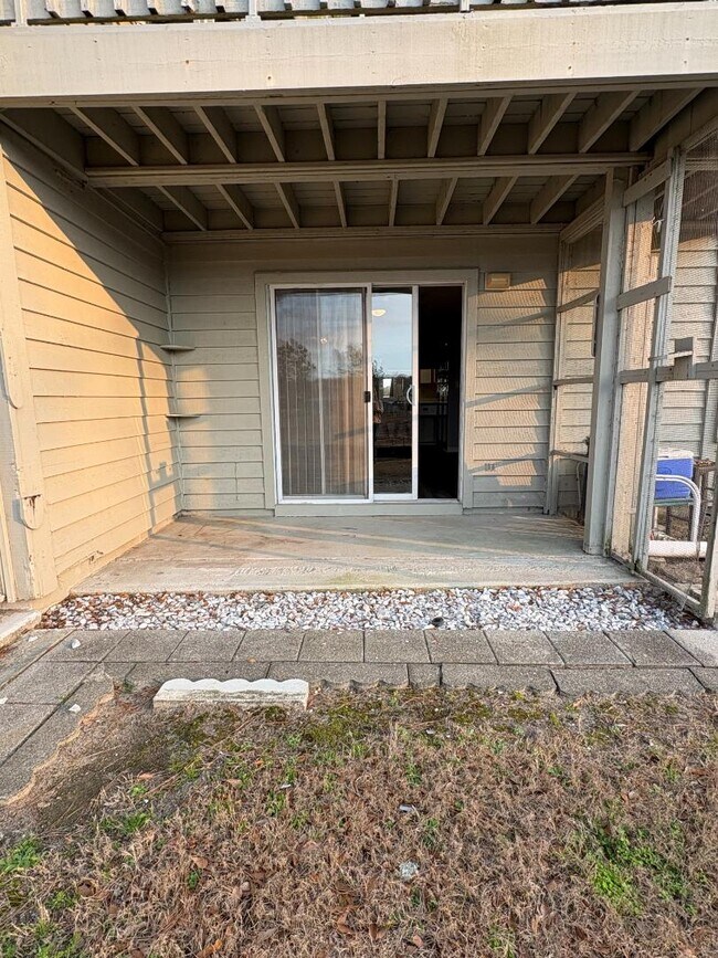 Building Photo - 922 Fairwood Lakes Dr