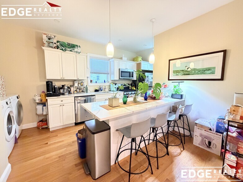 Building Photo - 35 Winship St