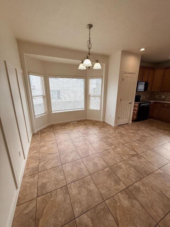 Building Photo - 8825 Jefferson Dr