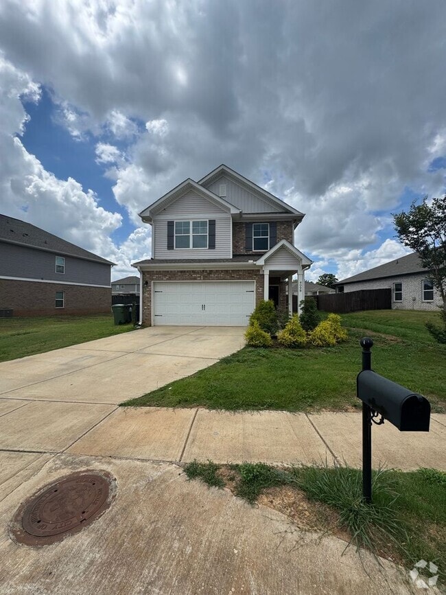 Building Photo - Spacious 3-Bedroom Home with Loft – Minute...