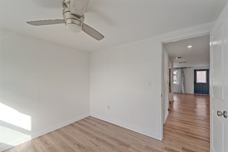 Building Photo - 4526 S Lockwood Ridge Rd