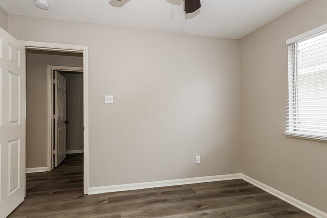 Building Photo - 10518 Southway Bend Ln
