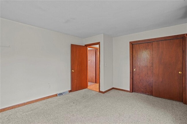 Building Photo - 125 Lewis Farm Rd