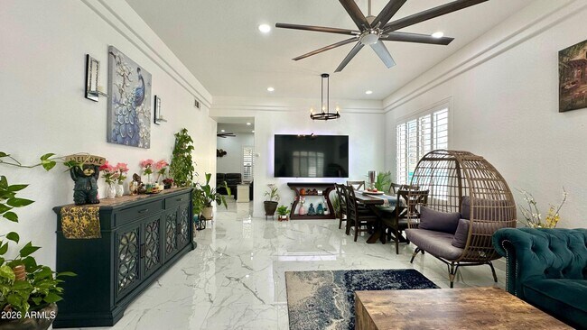 Building Photo - 3927 S Hollyhock Pl